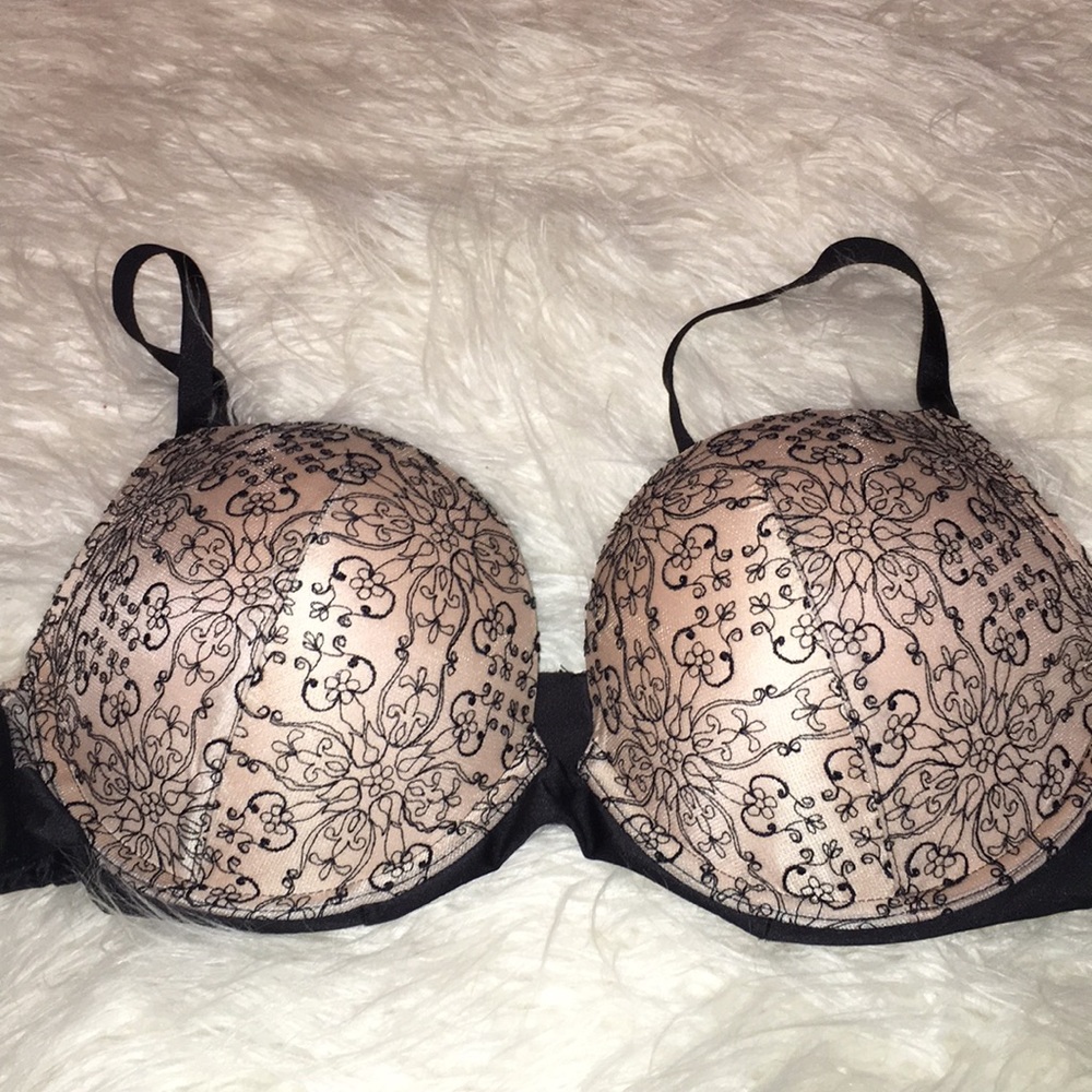 Victoria's Secret push-up detailed bra